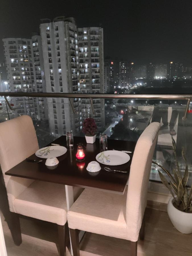 The Forest Stays-Luxury Studio Apartment In Noida Exterior photo
